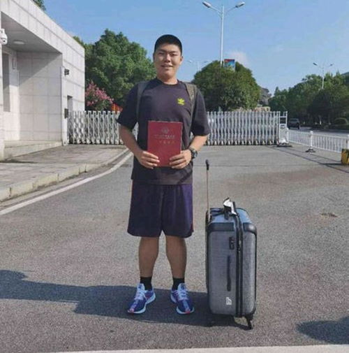 辽宁男孩张天助体重305斤,他是如何成功被国防科技大学录取的
