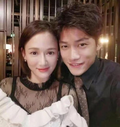 陈乔恩无名指钻戒曝光,男友曾伟昌已求婚成功
