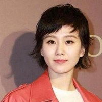 短发40岁左右女性背影微信头像
