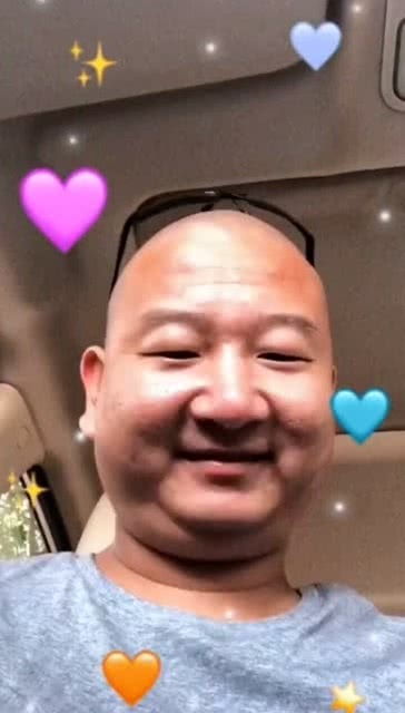giao哥这可爱的小表情,可真像一颗剥了壳的小卤蛋
