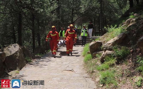 泰山玉泉寺景区一游客突发心脏病消防紧急救援