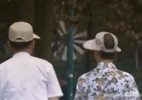 60岁大妈人老心未老,竟同时交往11个老汉,在约会时被男友撞见