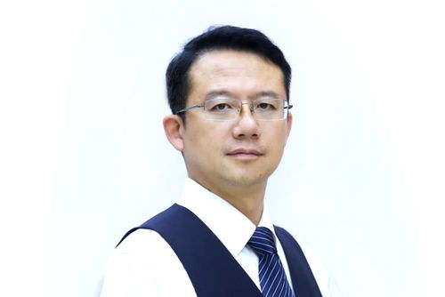 天啊这个男人为啥去非洲1年就秃了
