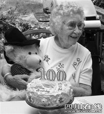 美98岁老太杀害100岁室友