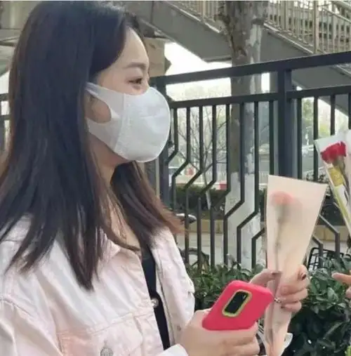 40岁保安和多名女业主偷情,女业主他很勇猛,我们是心甘情愿的