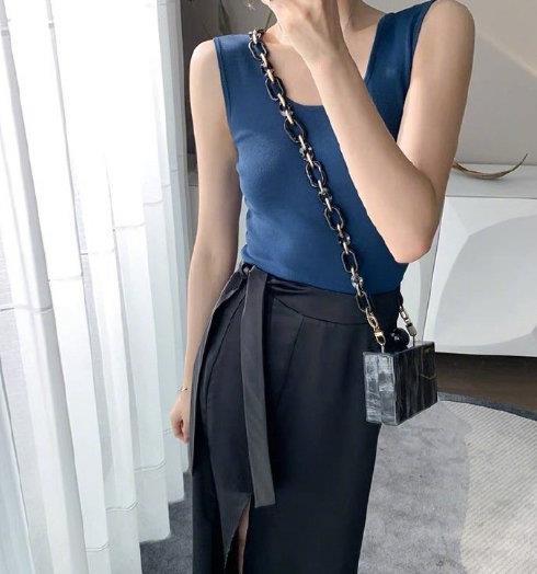 40岁女人穿衣要显贵,建议多穿这3种的衣服,简约又高级
