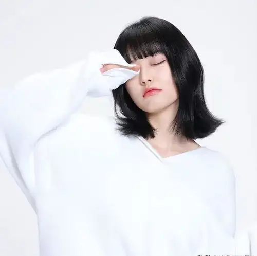 今年火了一种发型叫锁骨烫,气质高级又迷人,适合40岁女人