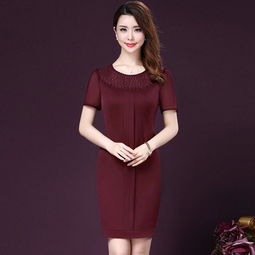 小姨虽44岁,但还是美得人见人夸就因会穿欧货裙,显白显瘦超美嫩