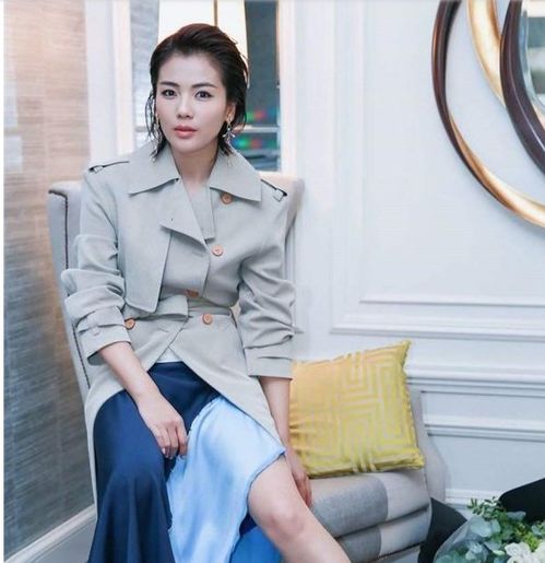 真正高级的女人,春天很少穿风衣配裤子,看看明星你就知道了