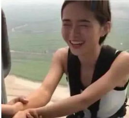 抖音小姐姐蹦极前喊了一句,网友们太有福了,等你女儿十八年