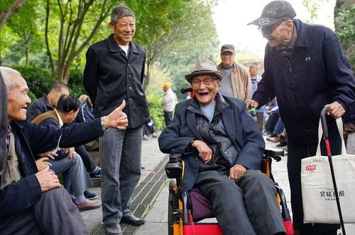 为何老人身上会有一股味建议50岁后远离2个习惯,老了或没味