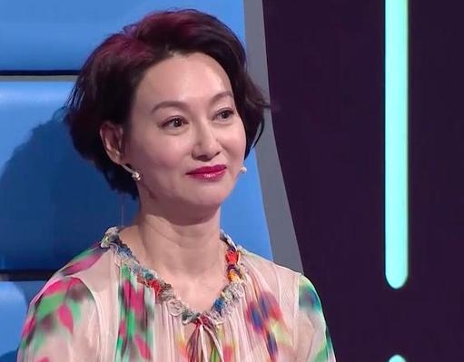 打星惠英红,童年沿街乞讨当过舞女,如今60岁仍在塑造经典