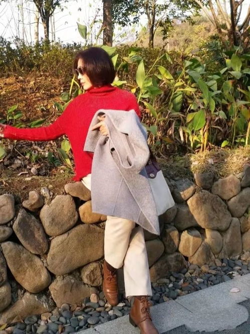 这才是60岁女人该有的冬季打扮,得体大方又舒适,适合普通人借鉴