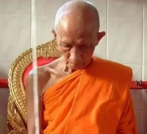 高僧享年95岁,遗体存放了100天,换僧袍时弟子们发现了神迹