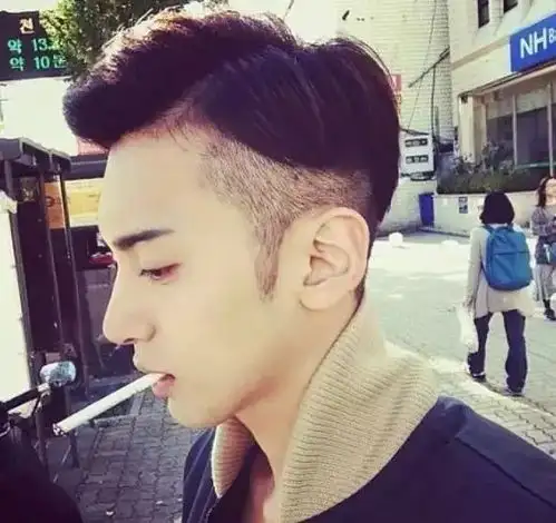 成熟男人头像稳重大叔40岁侧脸头发