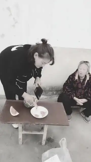 无意间翻看监控,发现媳妇竟然这样对待我妈,再也忍不下去了