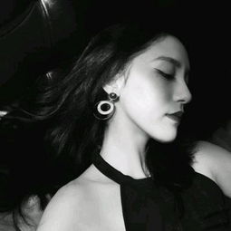 40一45岁女人头像侧脸黑白