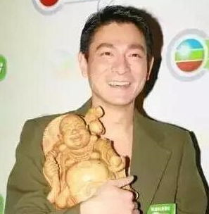 以前它就是村民烧火用的木头,如今明星大腕却对它情有独钟