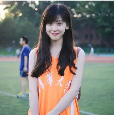 27岁章泽天近照褪去青涩,戴五十万钻石项链,从奶茶妹妹变贵妇人