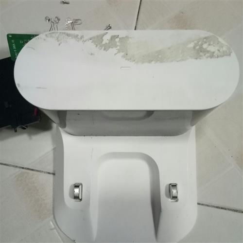 石头扫地机械人,二个月前双腿自然磨损报废,重装双腿,共任职一年零九个月后,光荣