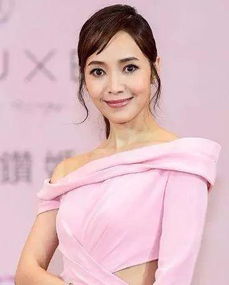 未修图的侯佩岑却被比下去了,同样是40多岁,不如俞飞鸿女人味