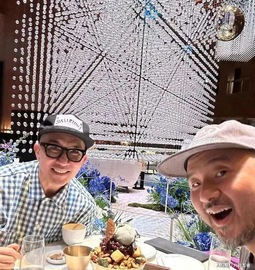 大s太重口难怪张兰说具俊晔有老人味,街头遛弯像大爷,大s好能忍