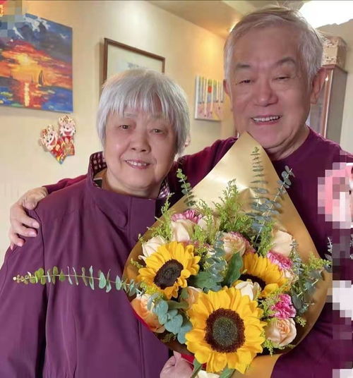老戏骨高明80岁大寿,与妻子过金婚纪念日,儿孙满堂齐祝福