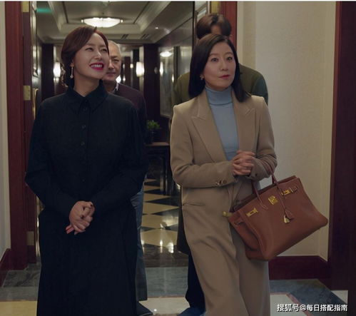 40岁女人秋季穿搭的优雅高级,可以用这3个单品来诠释,太好看