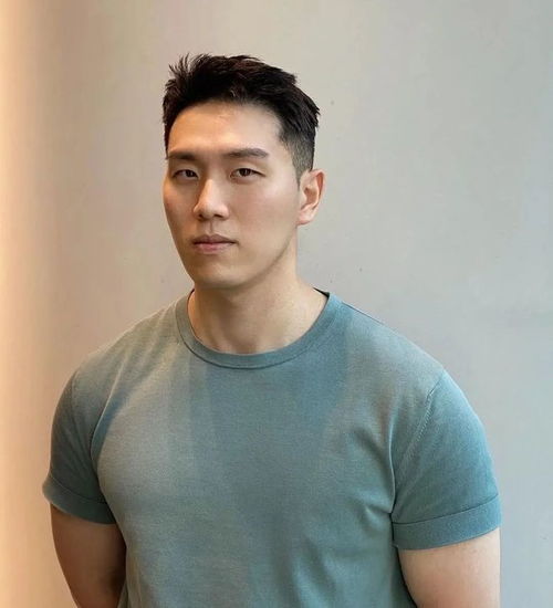 40岁男人别留刘海发型了,剪这3款露额发型,看着就帅气