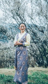 30岁摄影师辞职环球旅行穿汉服在国外爆火