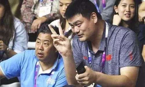 中国男篮最可爱的人女兆日月的亚运会表情包