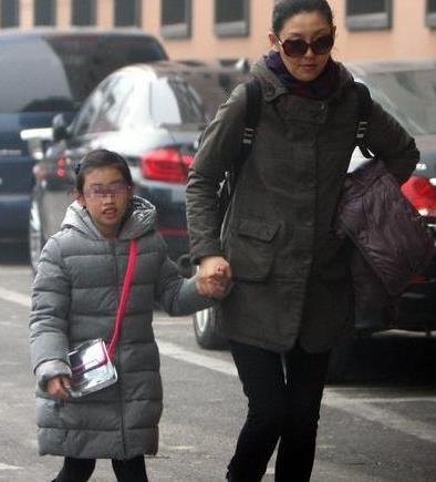 后悔当丁克的6个女艺人,有钱孤独,她晚年一个人独居想去养老院