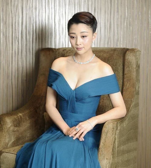 殷桃的坎坷情史深陷包养门的同时,还被搅进两男三女的爱恨纠葛