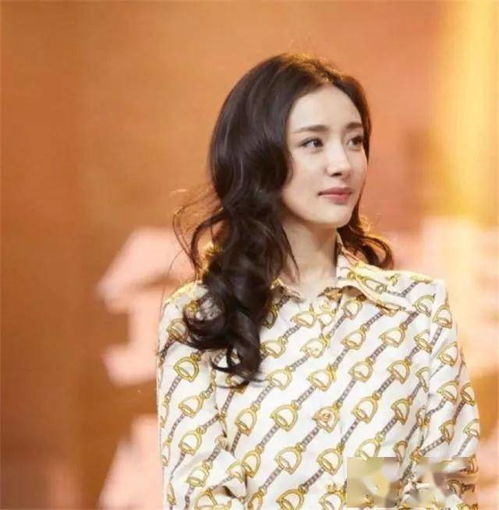 40岁头像女成熟气质图片烫发