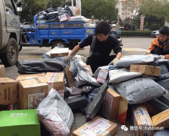 来拿快递,却被某个贪小便宜的老奶奶顺走了