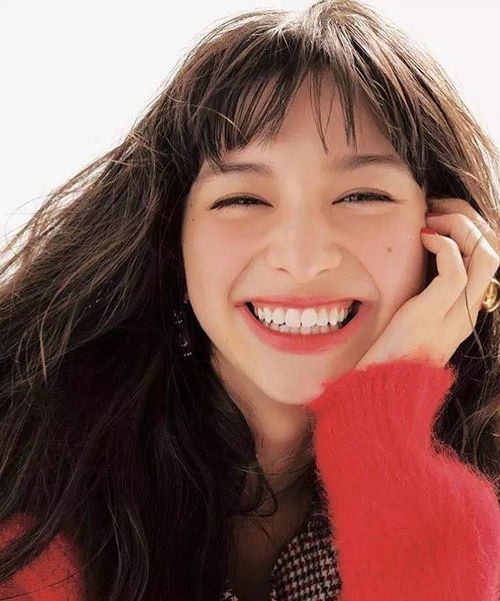 九头身巴掌脸混血小仙女,21岁拿下chanel,还被网友封宇宙第一可爱
