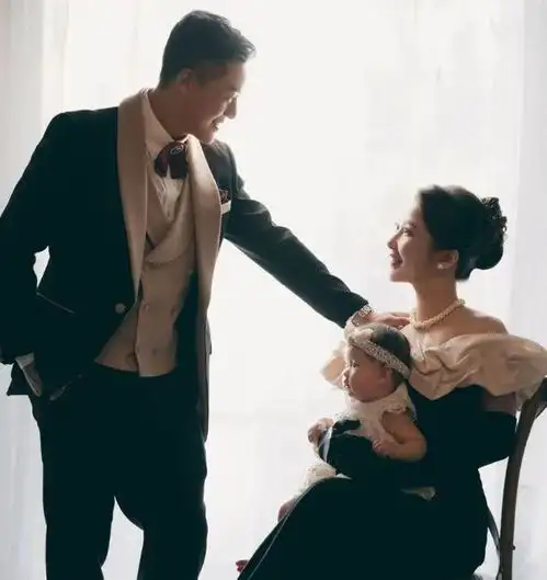 恭喜30岁tvb男星二胎喜得贵子,近年曝光度高,懂得夫妻相处之道