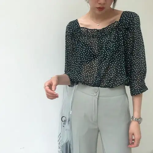 会穿衣服的女人,都会选择这样的上衣,时髦精的减龄利器