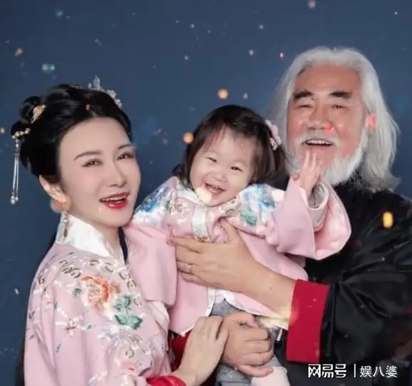 71岁张纪中感染后仍带病复工,妻子杜星霖很心疼,责怪其不肯吃药