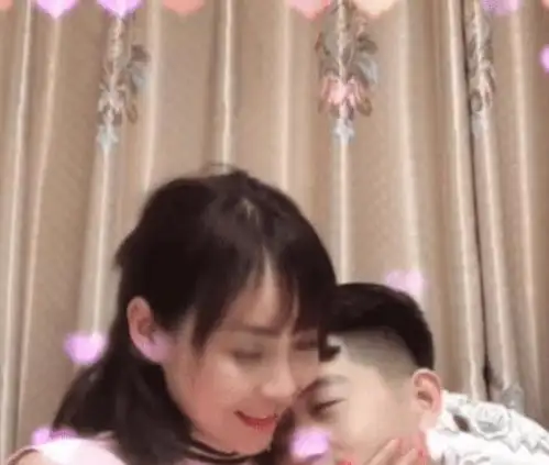 四十多岁女人用的微信头像结婚