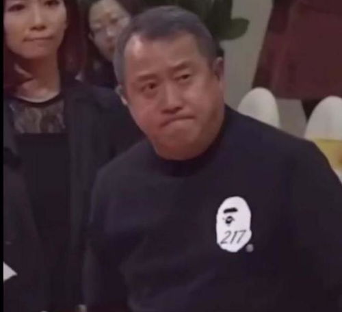 曾志伟老婆追悼会现场曝光成龙微笑惹争议,氛围被嘲轻松似聚会