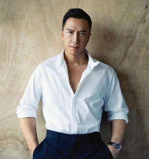 甄子丹一家亮相,16岁女儿被指太成熟像40,还不如娇妻年轻