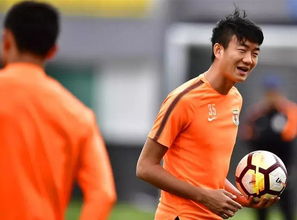 鲁能迎战上港困难重重问题不断后防核心停赛李霄鹏找好替补
