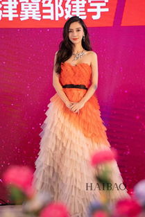 女明星演绎亮色系礼服,你喜欢谁