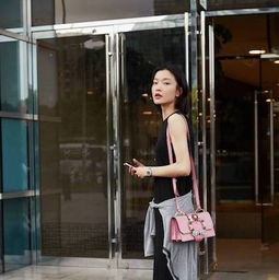 买个包包治百病纪梵希,miumiu的情人节限定都美翻了