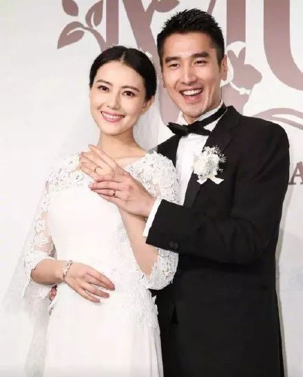结婚5年,终于生了40岁高圆圆顺利产女的背后是一场成熟的婚姻