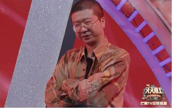 注意到没天天向上当李诞出场那一刻,大张伟的表情多嫌弃