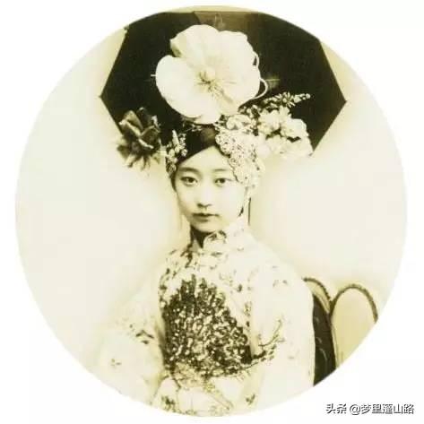 她终身未婚,从未恋爱,也不工作,后来寿至九十
