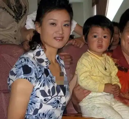 宋祖英和丈夫丁克13年愁坏婆婆,40岁高龄产子全家乐开怀