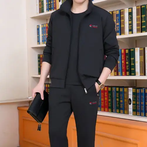 奔四奔五奔六的男人穿上休闲的运动服套装,简单随性更有男人味